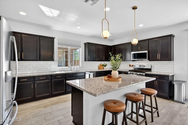 14253 W BUCKSKIN Trail, Surprise, AZ 85387