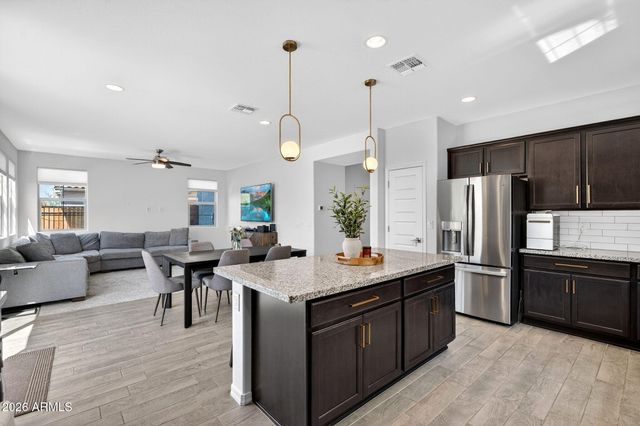 14253 W BUCKSKIN Trail, Surprise, AZ 85387