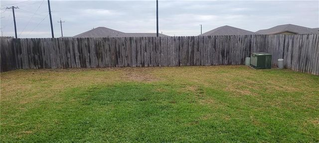 7462 Star Harbor Dr, Corpus Christi, TX 78414