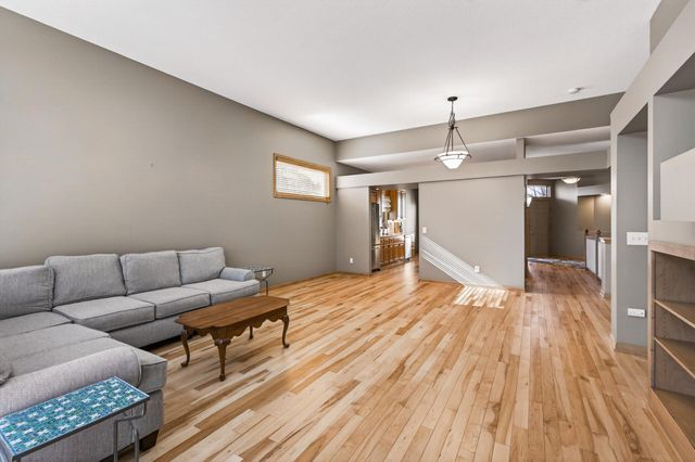 528 Wildflower, Burnsville, MN 55306