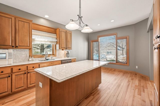 528 Wildflower, Burnsville, MN 55306