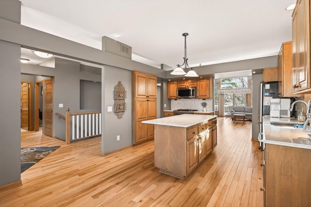 528 Wildflower, Burnsville, MN 55306