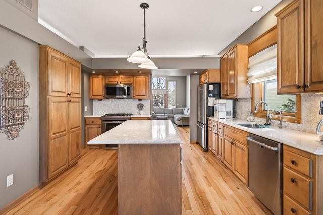 528 Wildflower, Burnsville, MN 55306