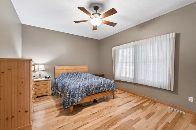 528 Wildflower, Burnsville, MN 55306