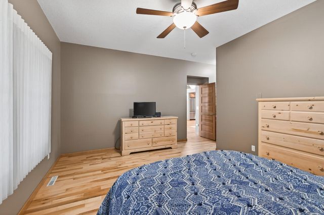 528 Wildflower, Burnsville, MN 55306