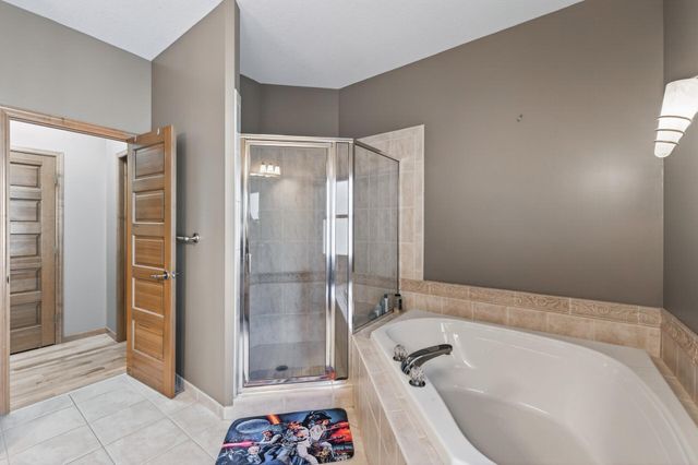 528 Wildflower, Burnsville, MN 55306