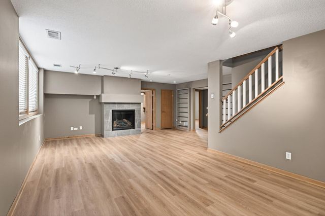 528 Wildflower, Burnsville, MN 55306