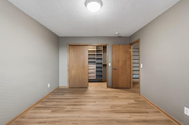 528 Wildflower, Burnsville, MN 55306