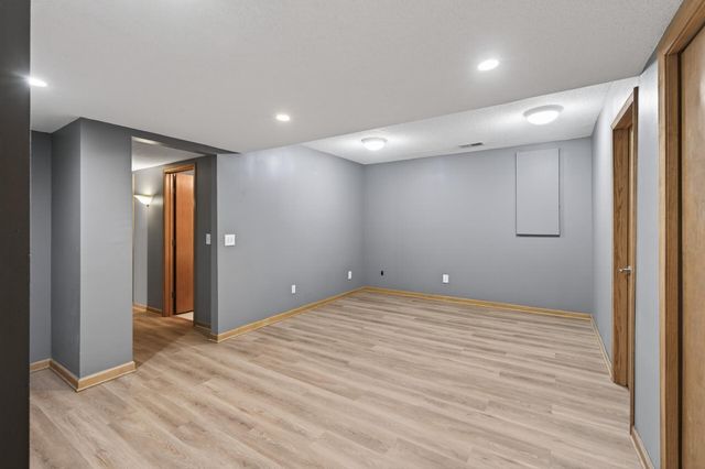 528 Wildflower, Burnsville, MN 55306