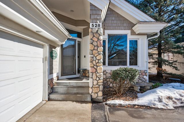 528 Wildflower, Burnsville, MN 55306