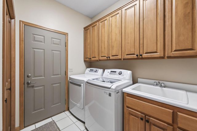 528 Wildflower, Burnsville, MN 55306