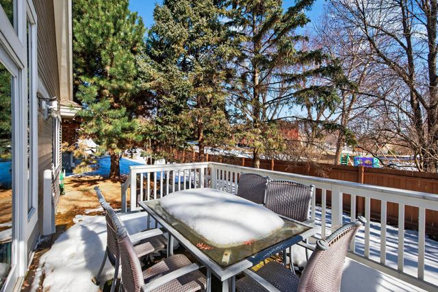 528 Wildflower, Burnsville, MN 55306