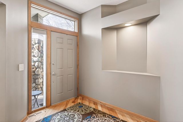 528 Wildflower, Burnsville, MN 55306