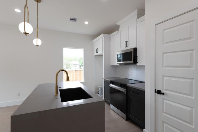 2316 Mckee Street A, Houston, TX 77009