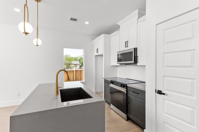 2316 Mckee Street A, Houston, TX 77009