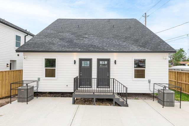 2316 Mckee Street A, Houston, TX 77009