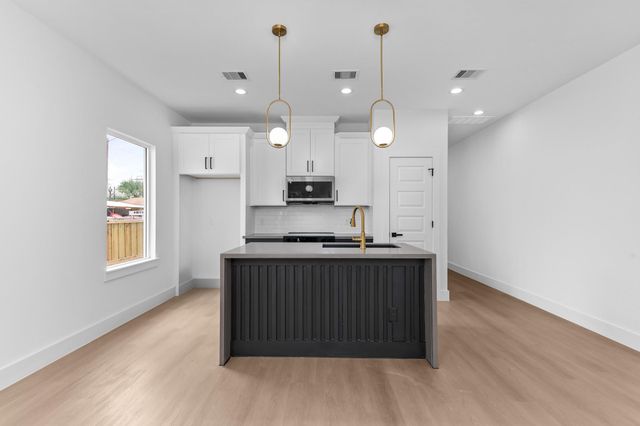 2316 Mckee Street A, Houston, TX 77009