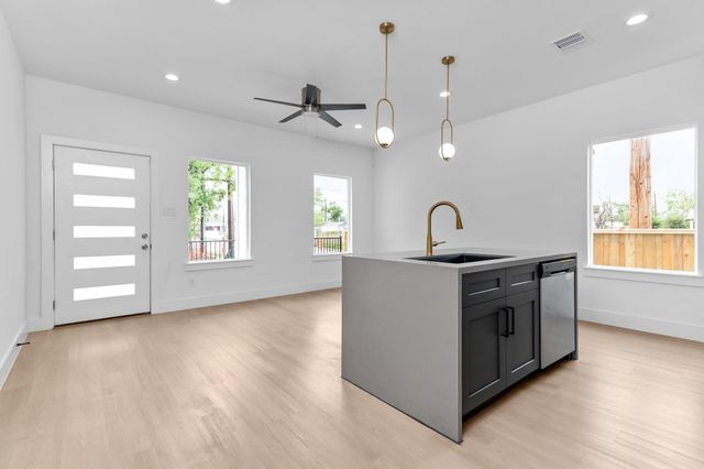 2316 Mckee Street A, Houston, TX 77009