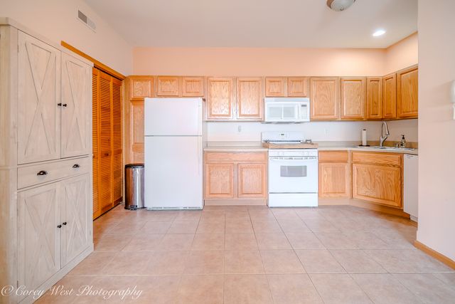 575 N Strack Street 103, Cortland, IL 60112