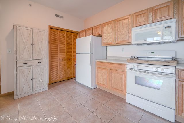 575 N Strack Street 103, Cortland, IL 60112