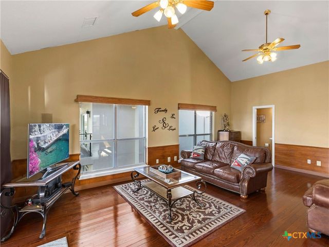 1870 Stagecoach Drive, Canyon Lake, TX 78133