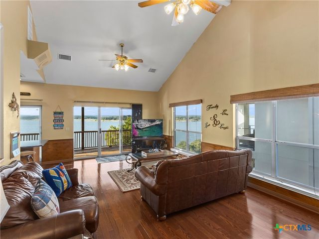1870 Stagecoach Drive, Canyon Lake, TX 78133