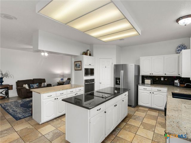 1870 Stagecoach Drive, Canyon Lake, TX 78133