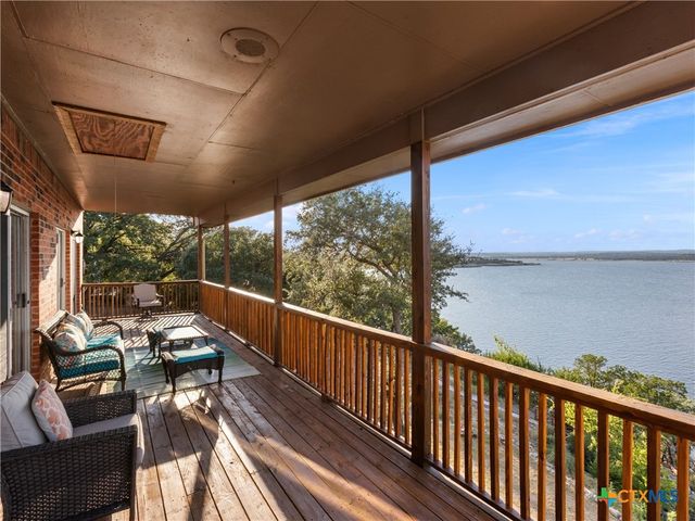 1870 Stagecoach Drive, Canyon Lake, TX 78133