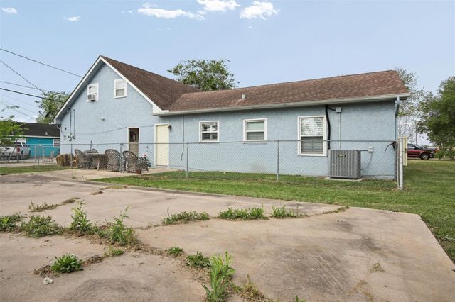 1739 W 7th Street, Freeport, TX 77541