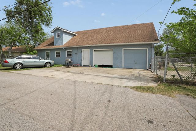 1739 W 7th Street, Freeport, TX 77541
