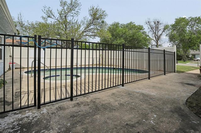 1739 W 7th Street, Freeport, TX 77541
