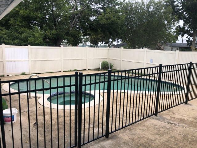 1739 W 7th Street, Freeport, TX 77541