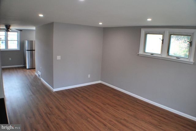 512 S 2ND ST, Darby, PA 19023