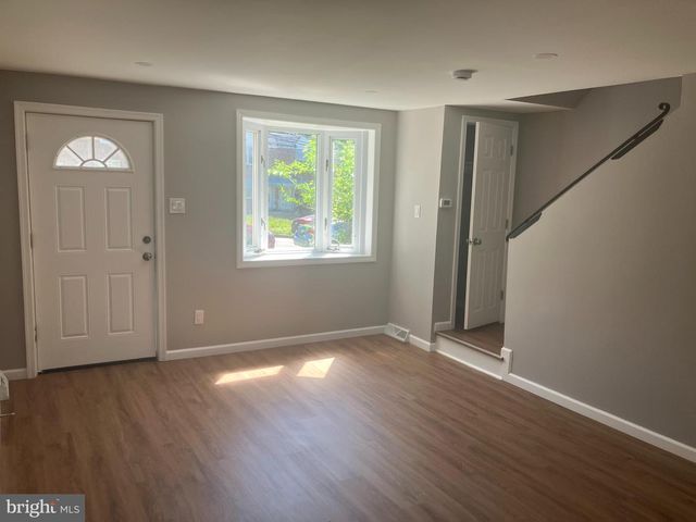 512 S 2ND ST, Darby, PA 19023