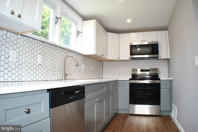 512 S 2ND ST, Darby, PA 19023