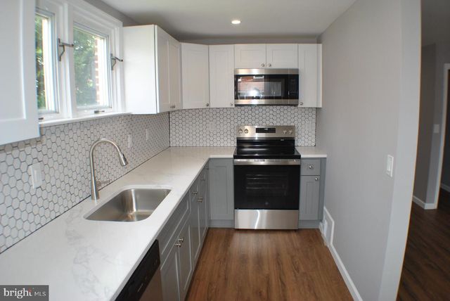 512 S 2ND ST, Darby, PA 19023