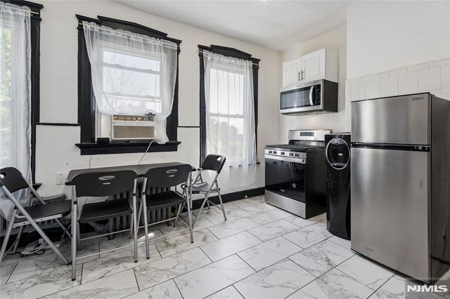 908-910 S 16th Street, Newark, NJ 07108