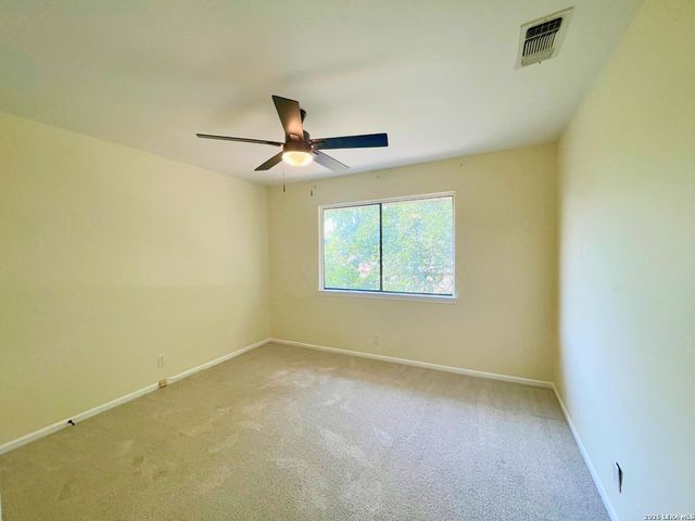 5868 Royal Ridge Dr, San Antonio, TX 78239