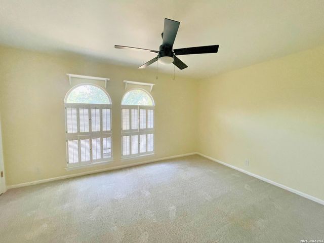 5868 Royal Ridge Dr, San Antonio, TX 78239