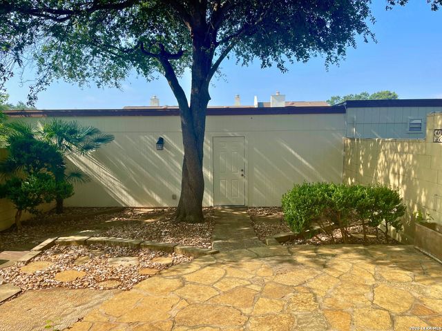 5868 Royal Ridge Dr, San Antonio, TX 78239