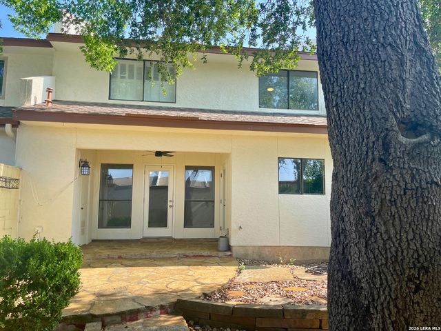 5868 Royal Ridge Dr, San Antonio, TX 78239