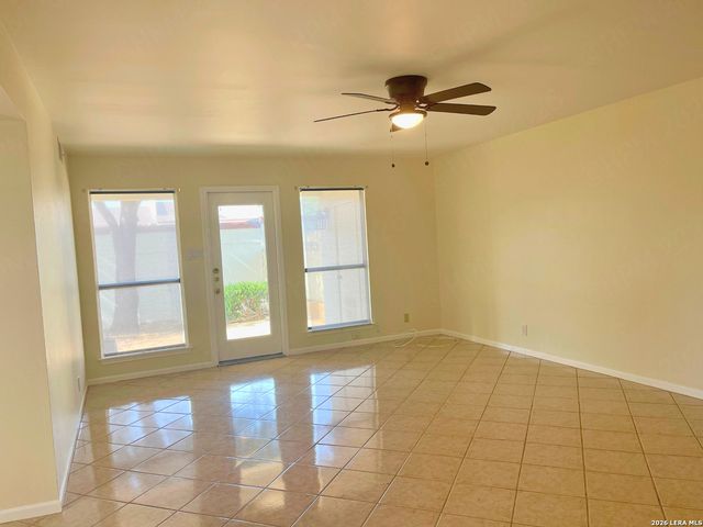 5868 Royal Ridge Dr, San Antonio, TX 78239