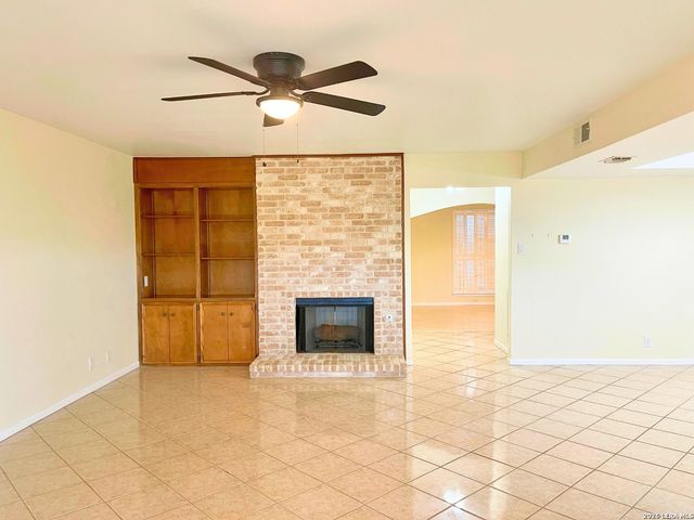 5868 Royal Ridge Dr, San Antonio, TX 78239