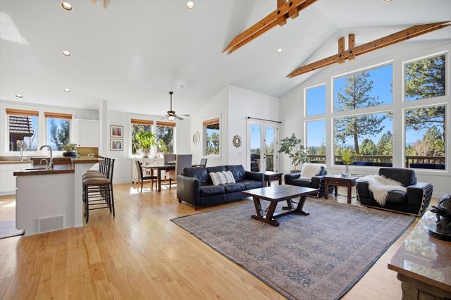 15 SW Quail Butte Place, Bend, OR 97702