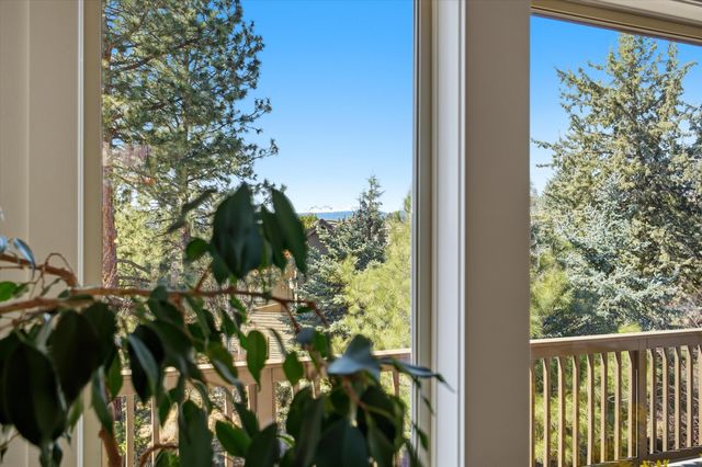 15 SW Quail Butte Place, Bend, OR 97702