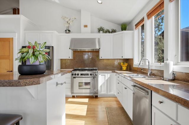 15 SW Quail Butte Place, Bend, OR 97702