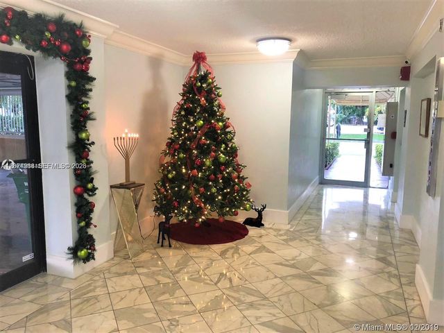 2020 NE 135th St 503, North Miami, FL 33181