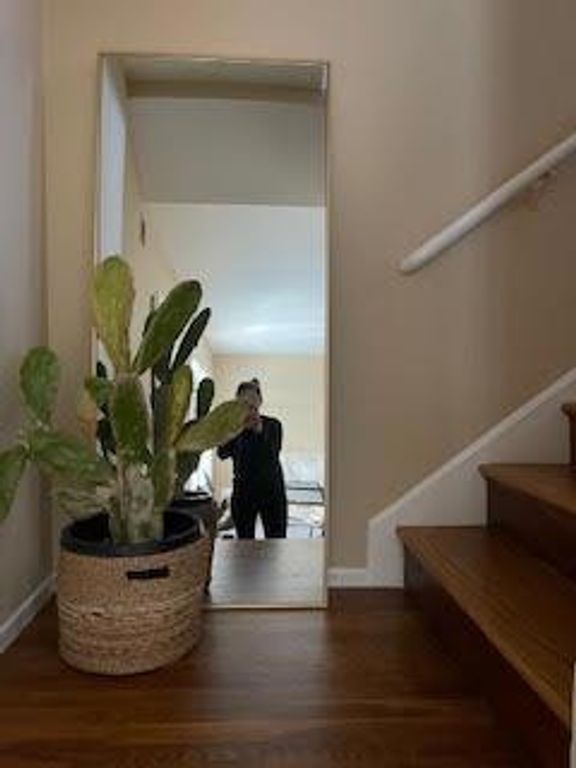 Image 11 of property listing at 1504 Day Avenue G, San Mateo, CA 94403