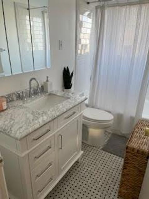 Image 13 of property listing at 1504 Day Avenue G, San Mateo, CA 94403