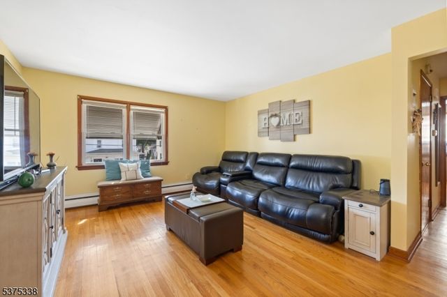 87 Hobart Pl, Totowa Boro, NJ 07512